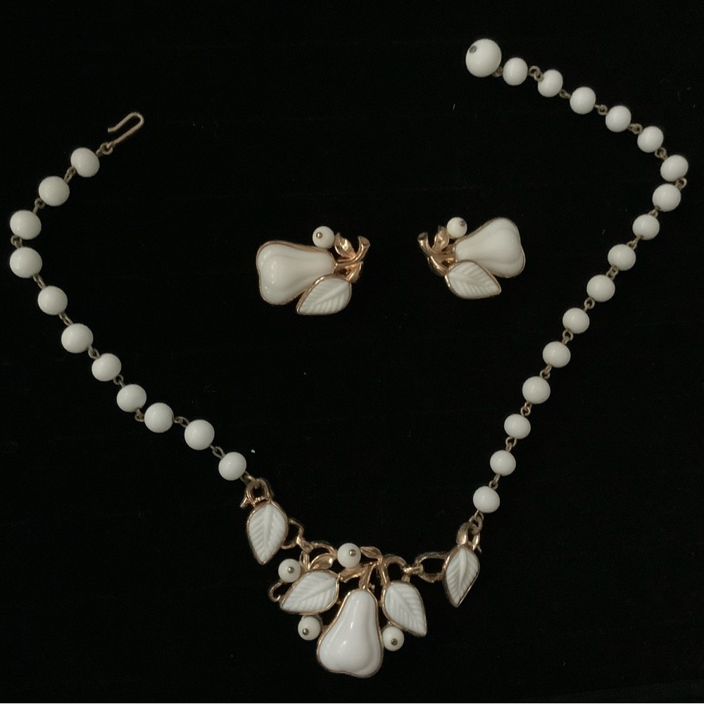 Vintage Trifari White Milk Glass Necklace & Earring Set
